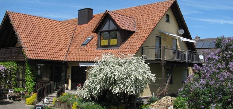 Ferienwohnungen_Baumann__Sommerach__Aussenansicht.jpg